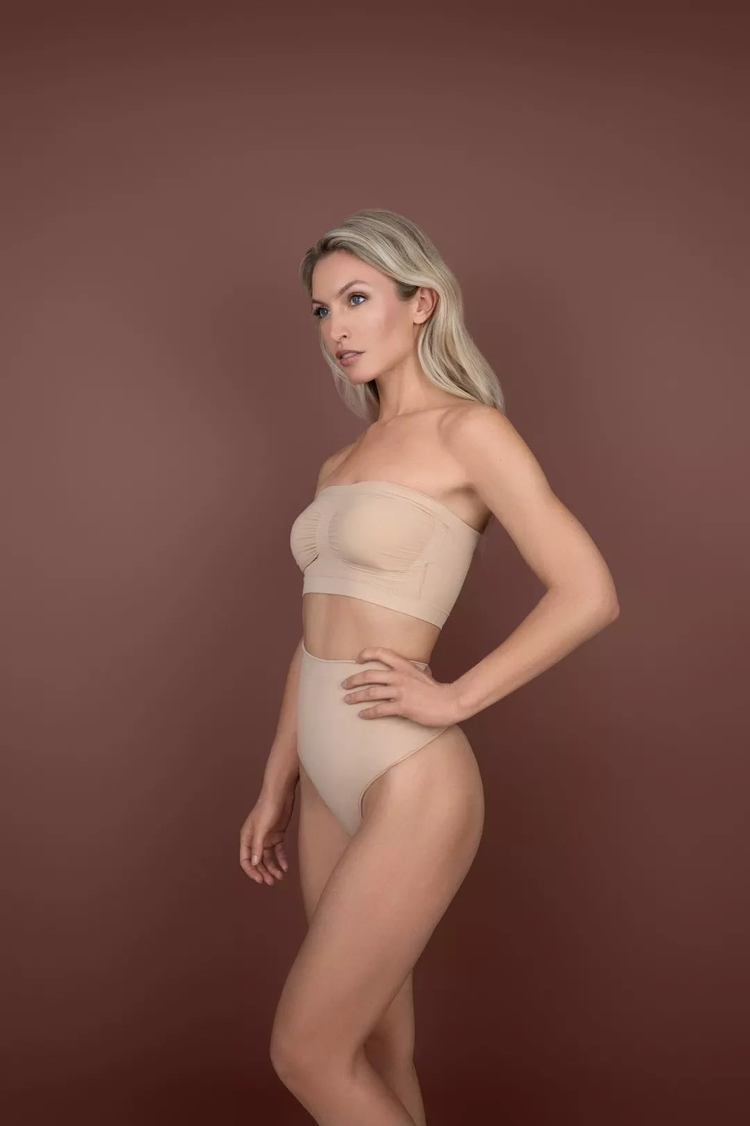 ByeBra Stiprios kompresijos formuojančios besiūlės tanga kelnaitės SOFT TOUCH THONG NUDE