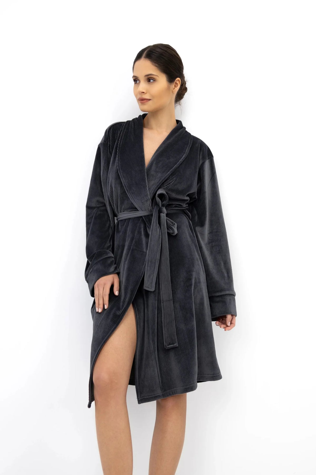 Sensis Trumpas elegantiškas soft chalatas NOIRE