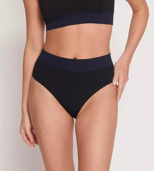 Sloggi Kelnaitės aukštintu juosmeniu su alavijo mikrokapsulėmis EVER INFUSED ALOE HIGH WAIST BLACK