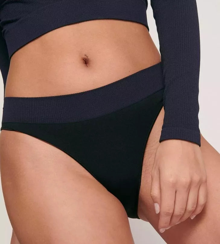 Sloggi Kelnaitės su alavijo mikrokapsulėmis EVER INFUSED ALOE MINI BLACK